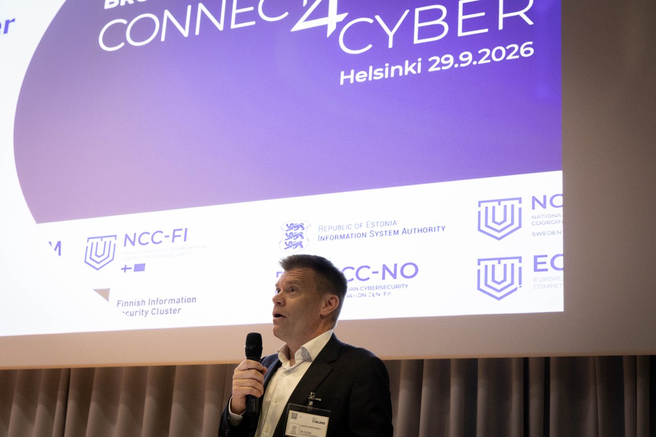 Anssi Kärkkäinen piti Connect4Cyber -tapahtuman avauspuheenvuoron.